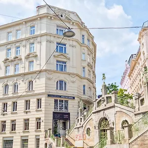 Mozart - Newly Renovated Πανσιόν