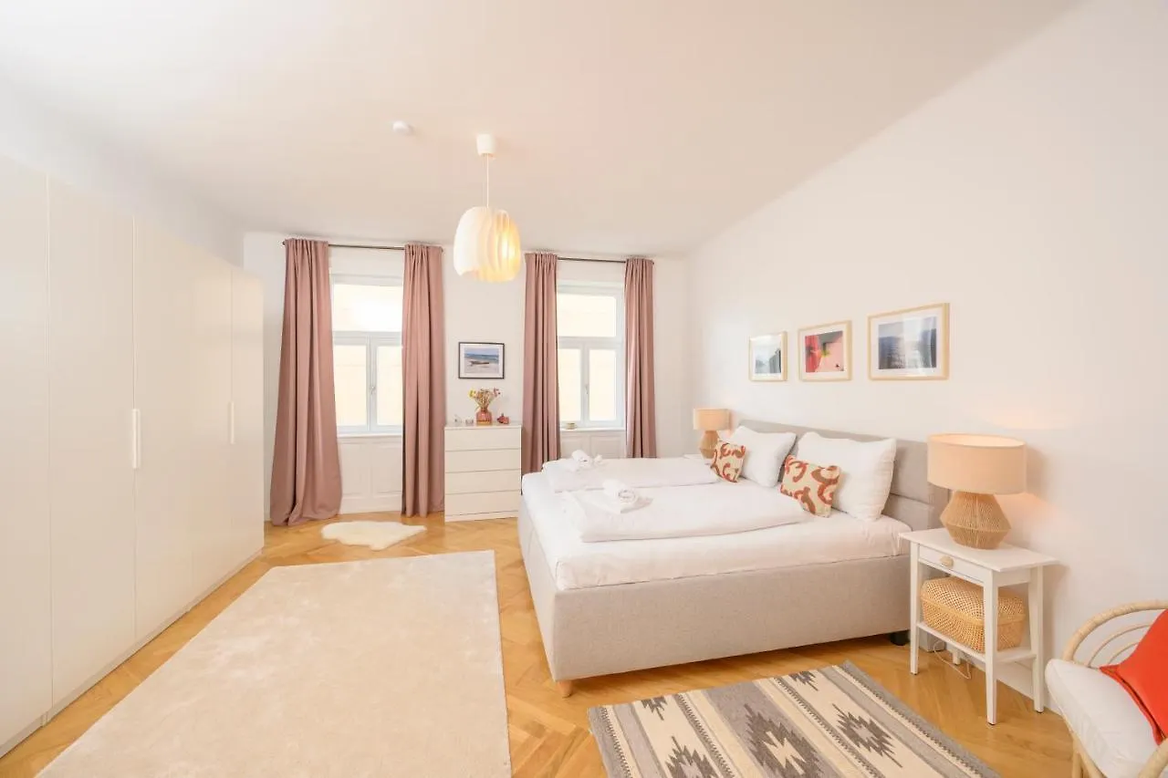 Luxury Suite Raimund Theatre contacts